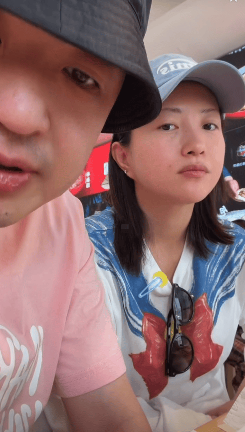包贝尔包文婧同框直播！回应与赵奕欢是否还有联系