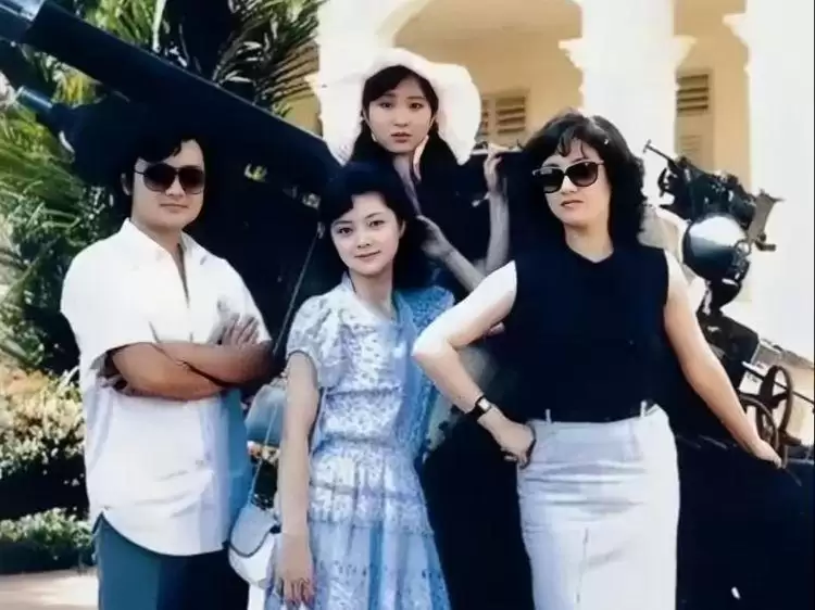 宝黛钗凤的第一场戏，邓婕灵、张莉钝，陈晓旭和欧阳奋强演哭戏