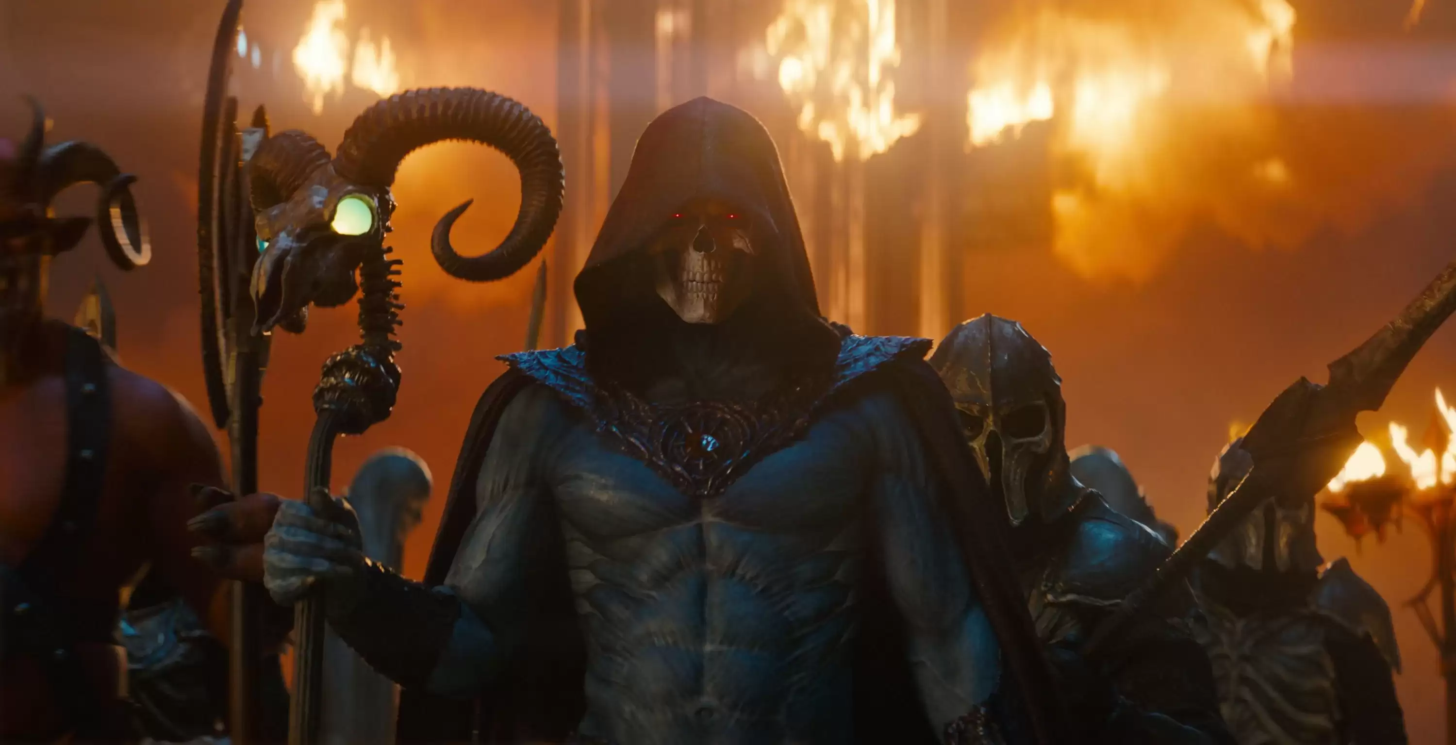 骷髅王原本在 Masters of the Universe 中要戴上“黄金面具”，直到 Travis Knight 出现。