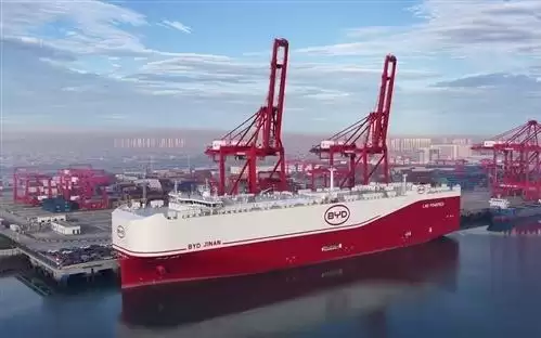 比亚迪欧洲订单激增 提车需排队超4个月：“济南”号滚装船运载7273台新车启程欧洲