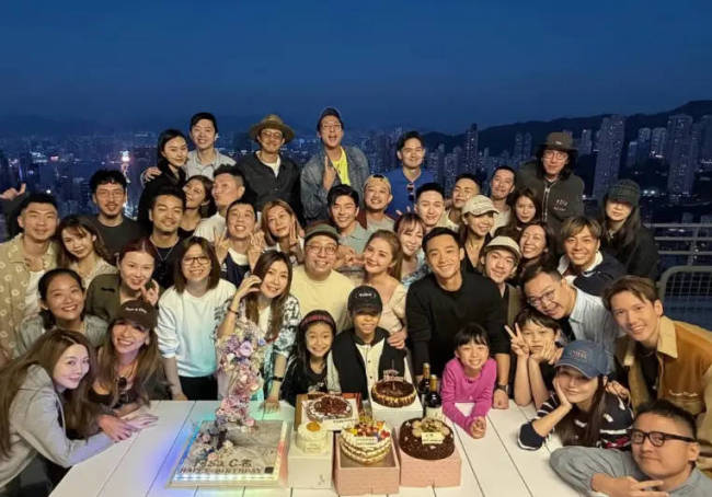 阿Sa蔡卓妍大方承认恋情 称与男友感情稳定很开心