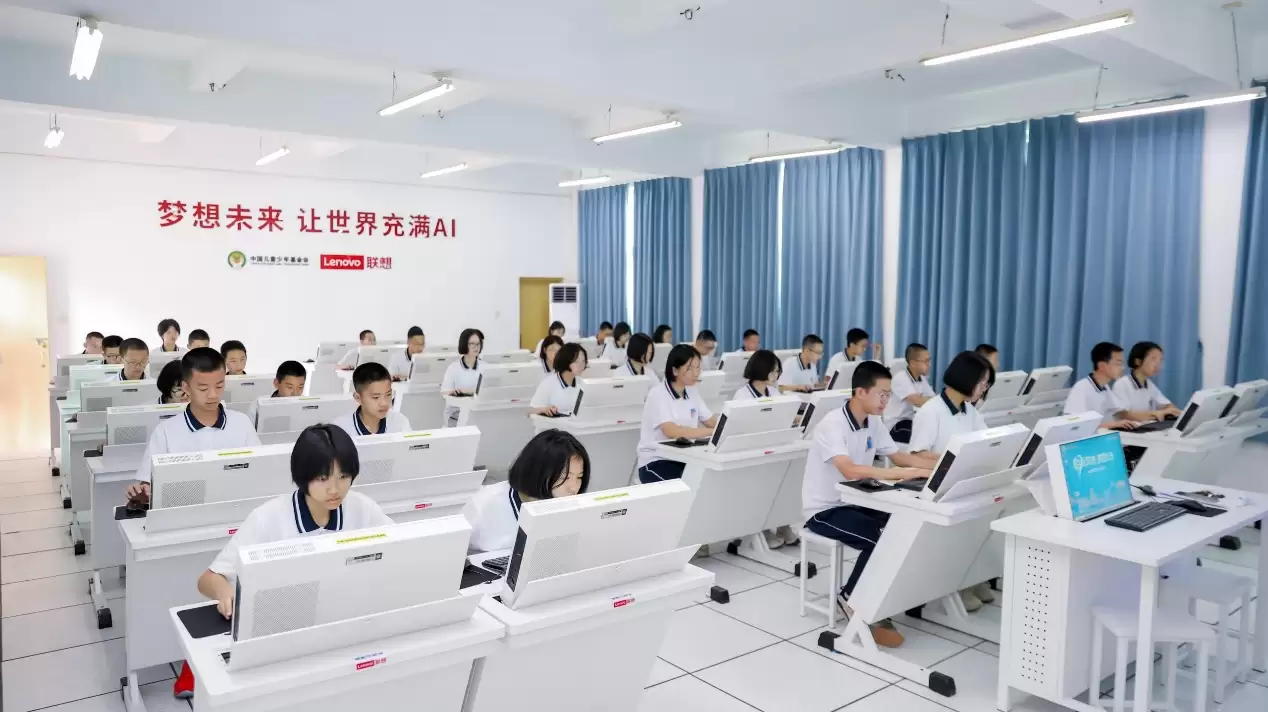 联想AI智慧教室落户福建宁化城东中学