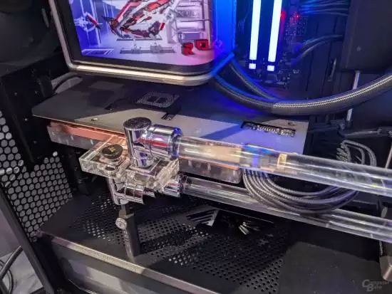 RTX 5090水冷版实测48V高压供电方案：单接口突破