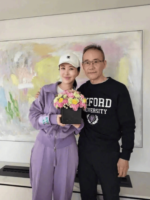 田朴珺否认与王石离婚 二字回应击碎婚变传闻