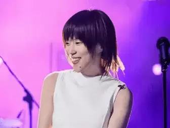 窦靖童竞演结束仅12小时：举动引争议 难堪的一幕发生：王菲跟着