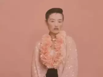 董洁诡异封面遭吐槽：这到底是先锋艺术还是刻意丑化