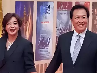 摊牌:72岁唐国强承认与刘晓庆关系 曾志伟吃惊