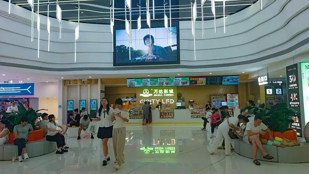 2026年电影票房破160亿:暑期档热映带火观影+餐饮+购物消费链