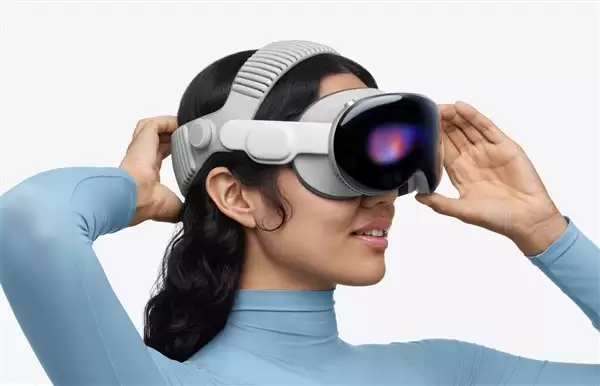 Vision Pro销量扑街被砍：苹果转战AI眼镜