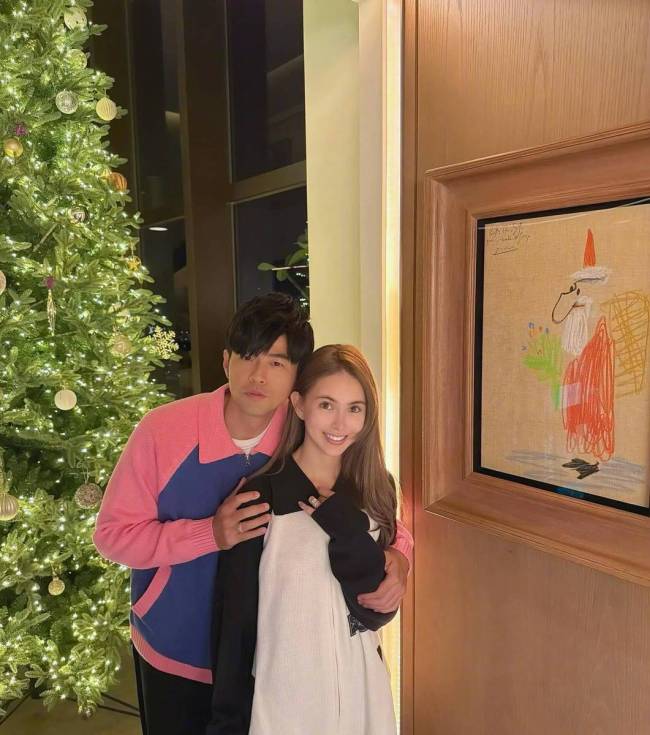 周杰伦昆凌最新合照曝光！夫妻亲密依偎甜蜜又幸福