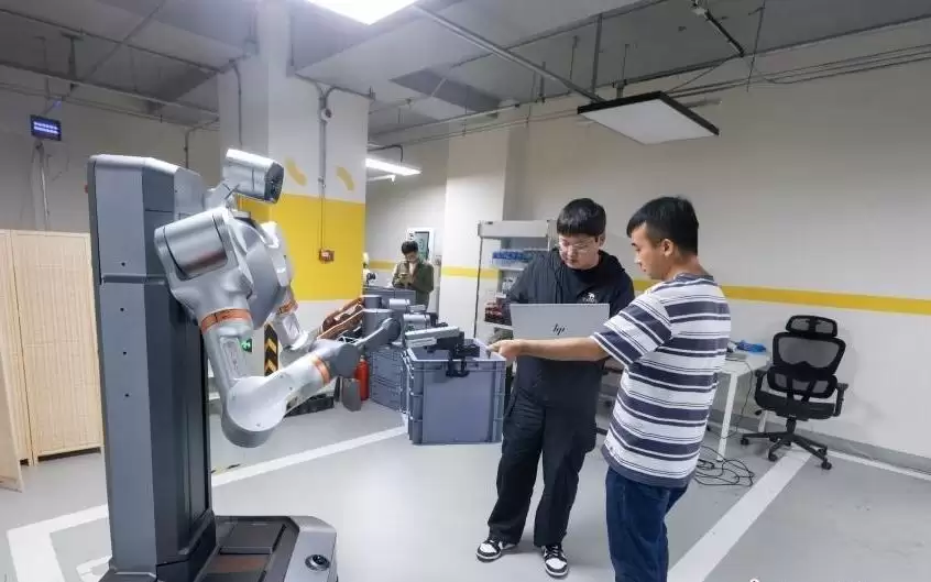 北京：重载机器人实训进行中