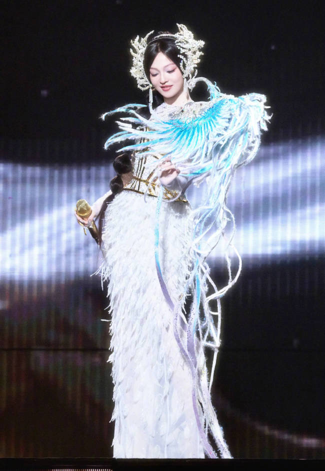 张韶涵回应裁员裁到大动脉：我这么爱你不会裁员的