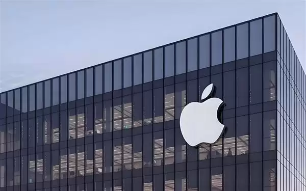 苹果MacBook Pro屏幕变色：芯片温度在极限负载下突破100摄氏度