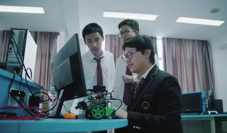 当算力跨越山河化为学生指尖代码：上海市行知中学让课程在人工智能中生长