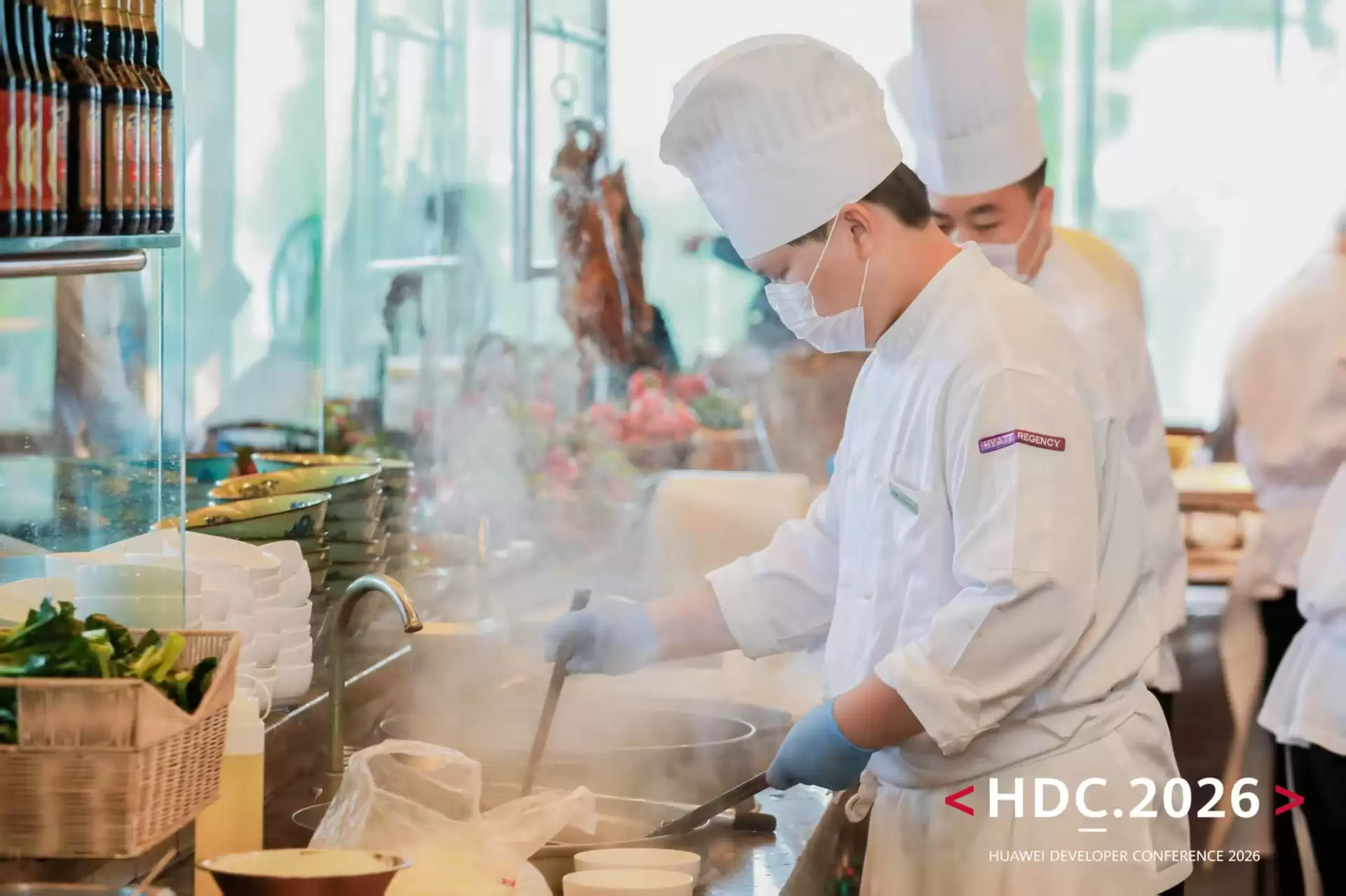 HDC 2026 早餐会：热气腾腾共话AI与鸿蒙生态高速增长新机会