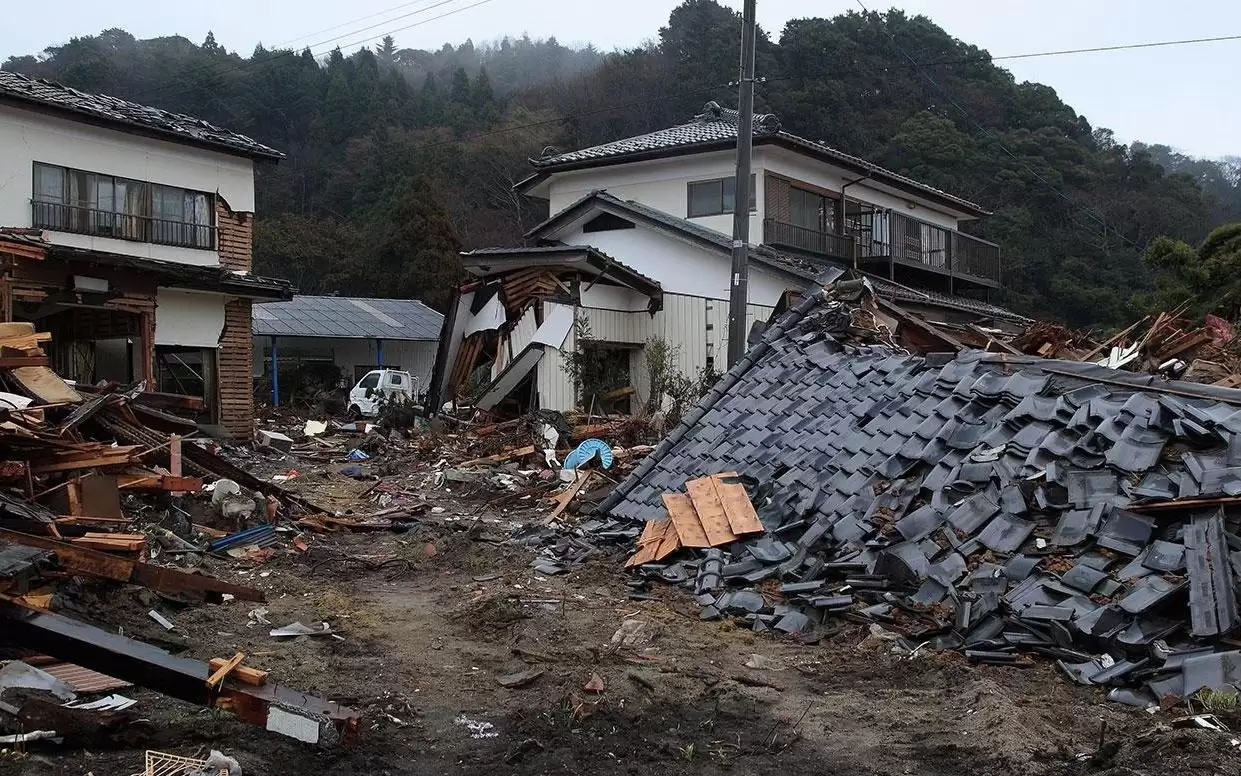 回旋震把日本向东推动6毫米，全球首次证实：从地核反弹的地震波触发地表板块滑动