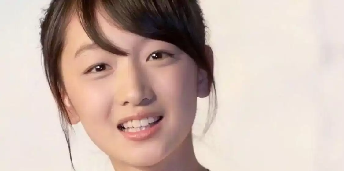 周冬雨全程念稿:导演竟说没要求背词 这澄清比不背词更离谱