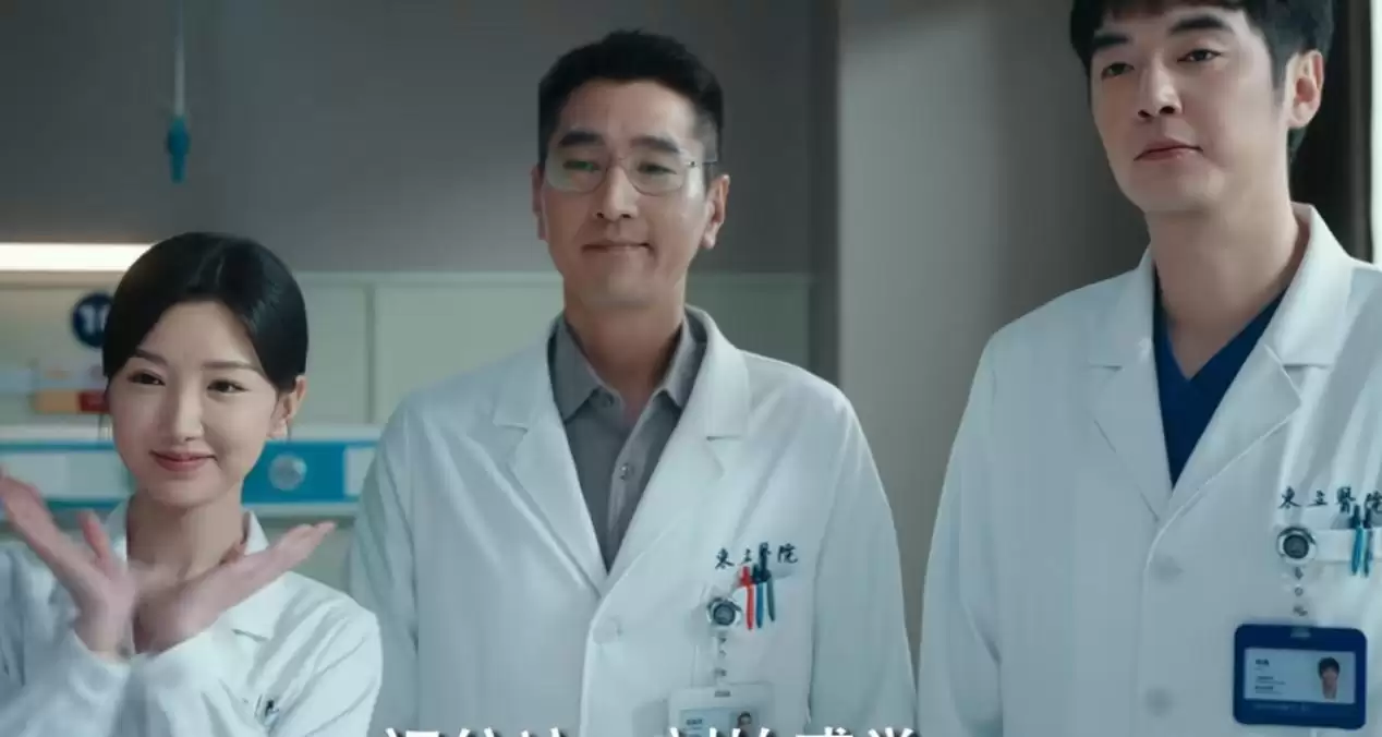 戏混子又来嚯嚯央视大剧？演技浮夸呲牙咧嘴，毛晓彤也带不动