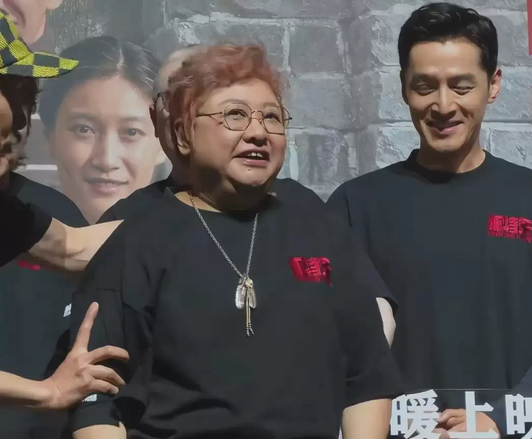 韩红关闭评论！舆论波及慈善基金会:大量捐赠人断捐:终于翻车了
