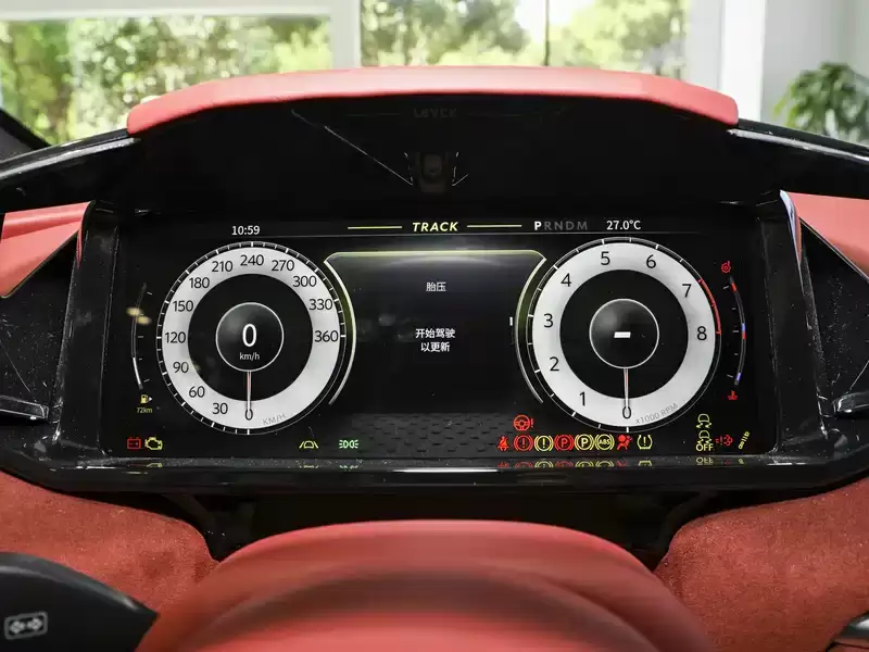 阿斯顿马丁 V8 Vantage 是否搭载抬头显示