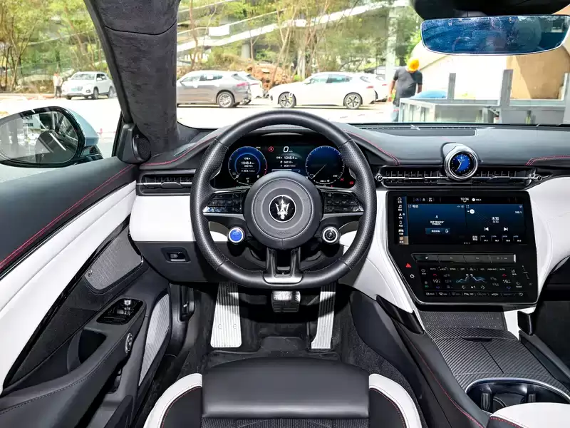 玛莎拉蒂 GranTurismo 方向盘轻重是否恰到好处