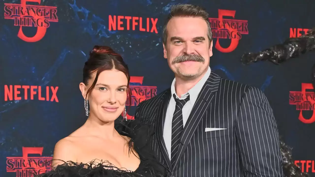 米莉·波比·布朗与大卫·哈伯将出演 Netflix 间谍题材新剧：饰演父女搭档