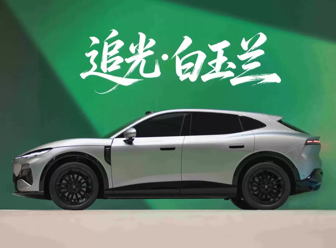 岚图追光S首秀：四激光雷达+475kW双电机：零百加速进3秒级