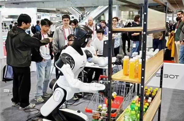 智元机器人精灵G2量产达15000台:数采2.0赋能人形
