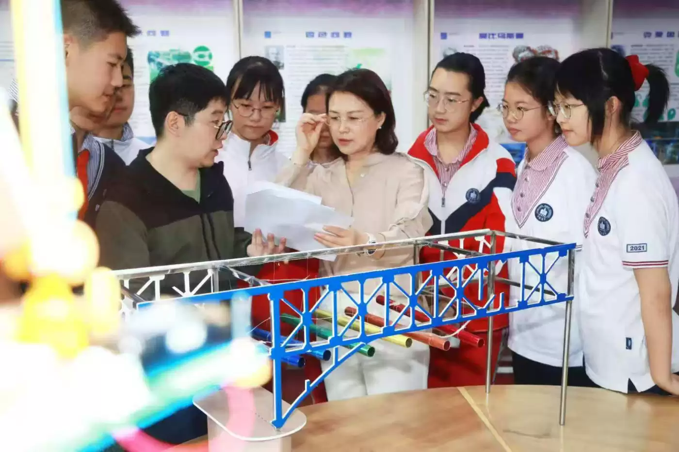 培养负责任的决策者——智能时代的理科教学范式创新