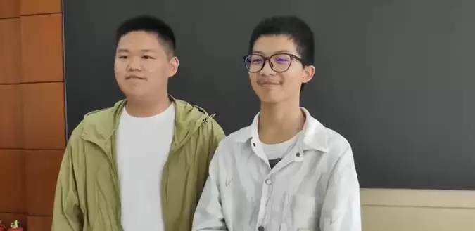 河南高考718分与716分同框: 二人同为郸城一高同学: 目标分别是数学系、人工智能方向