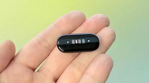 谷歌设计总监称Fitbit Air：放弃屏幕是“正确的决定”