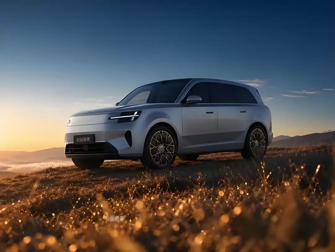 曝 DeepSeek 自研 AI 芯片；小米首款增程 SUV 或更名澎程；中国人形机器人今年有望破 10 万台 | 极客早知道