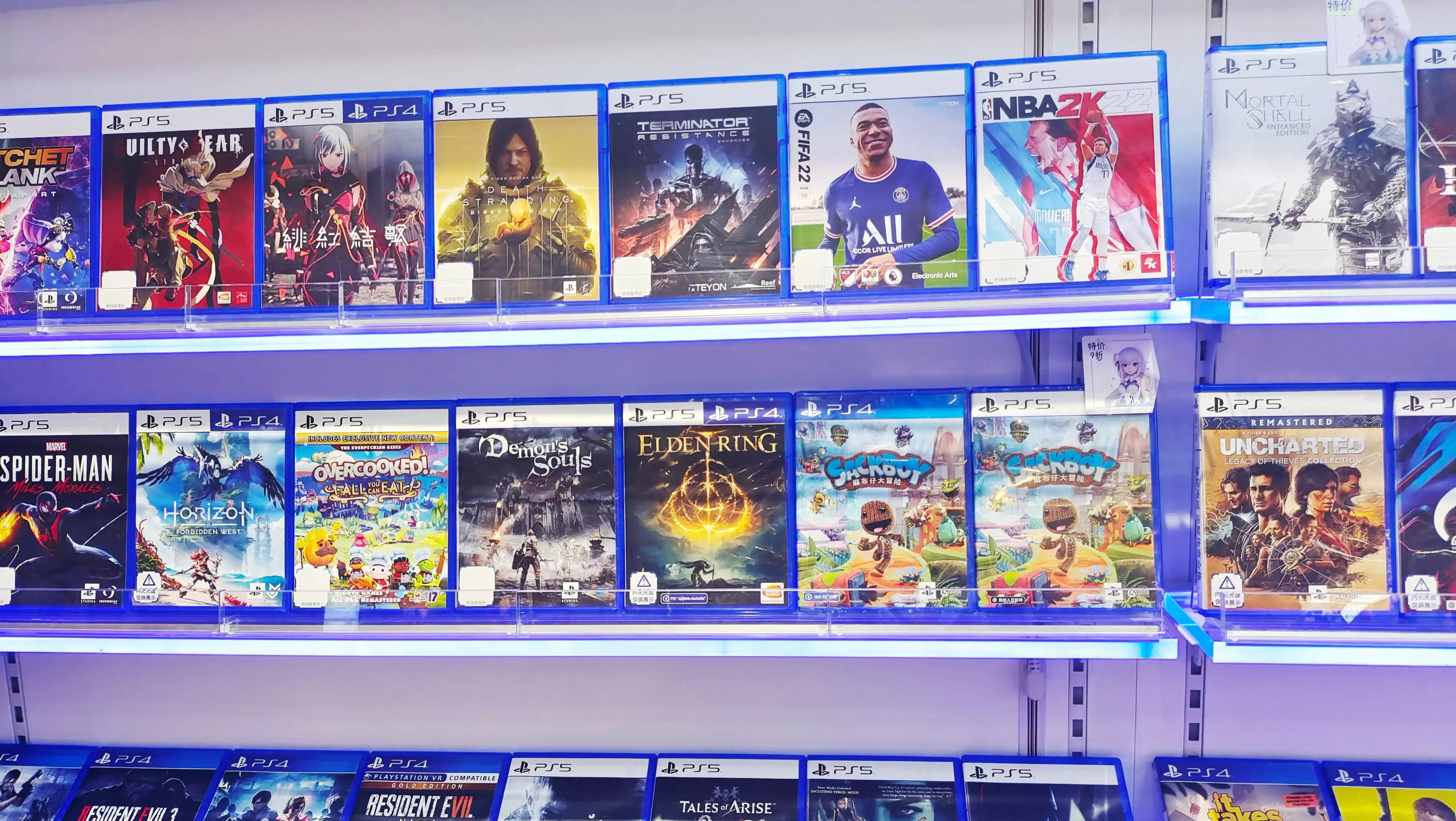 他们正静待风波平息:PS5玩家纷纷退订PlayStation Plus会员以抗议索尼扼杀实体光盘 但分析师称此举无济于事