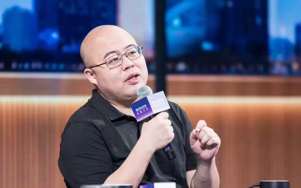 苹果起诉 OpenAI 窃取商业机密:要求重新设计 AI 硬件；SK 海力士在美破纪录融资 265 亿美元；传腾讯洽谈成 Manus 最大股东 | 极客早知道