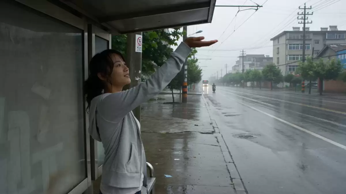 雨中公交站的回忆