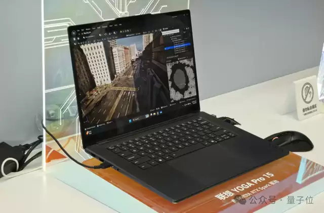 老黄RTX Spark真机现身Bilibili World：CPU和GPU直接焊在一起 笔记本跑120B大模型