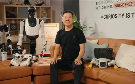 贾跃亭：孩子痴迷我们机器人哭闹着不肯下课 妈妈买了一台才罢休