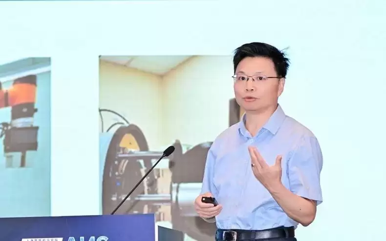鄂维南解读科研工业革命大势：机器科学家将成未来科创中心标配