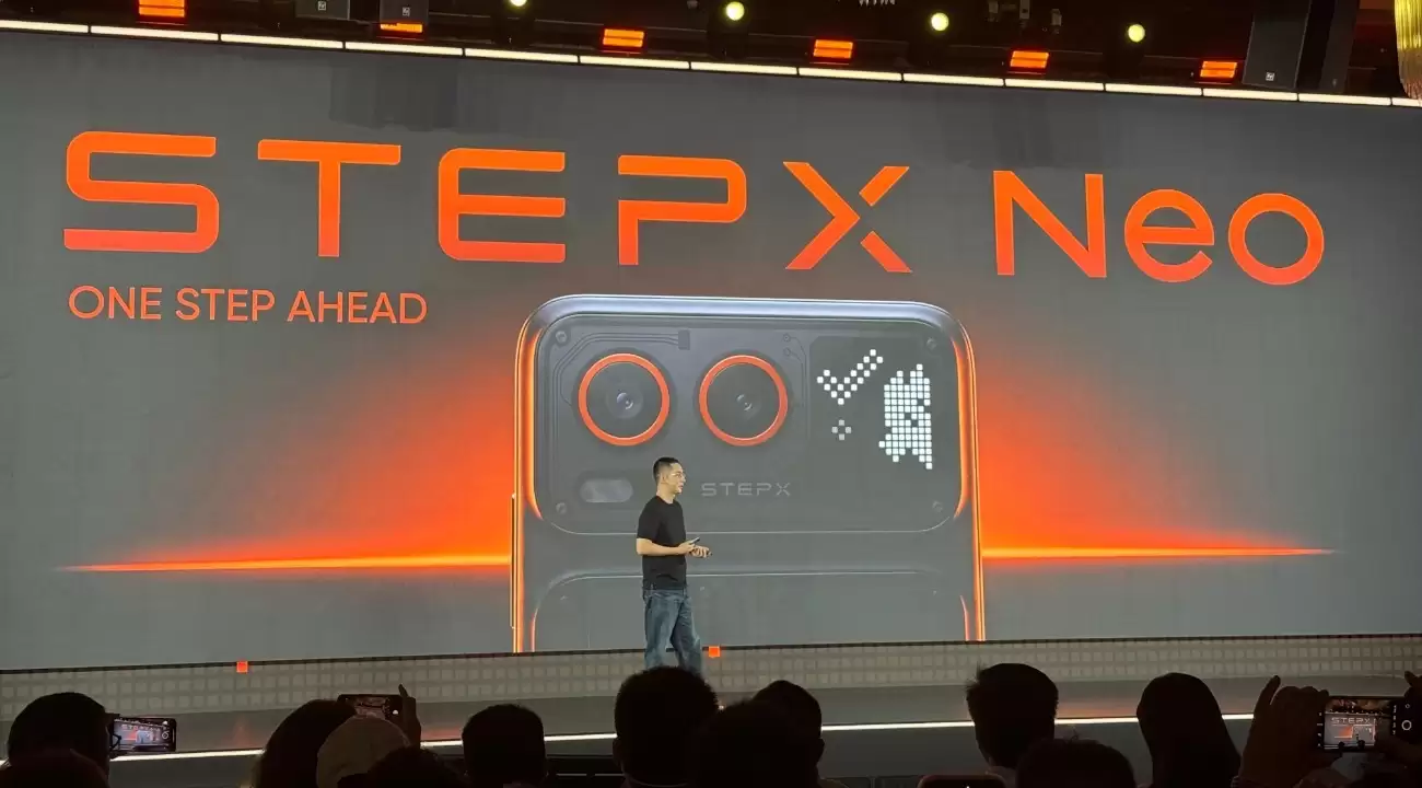 阶跃星辰推出全球首款大模型原生智能体手机STEPX Neo