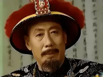 90岁焦晃现状：1天5包烟：穿纸尿裤：与小30岁三婚妻子住破旧小区