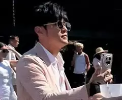 周杰伦温网亮相 手持机型实锤vivo X300 Ultra