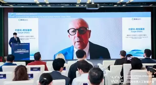 2026WAIC 曹操出行与图灵奖得主约瑟夫·希发基思共商可信Robotaxi规模化之路