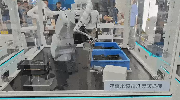 WAIC看了一圈:这家公司的机器人在认真打工