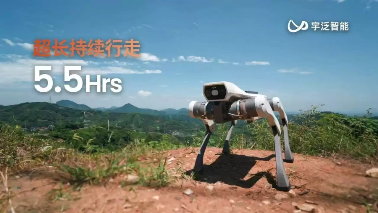 能720°连续后空翻：宇泛智能四足机器人“灵猫”亮相WA