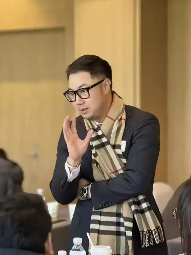 AI来了：组织“瘫”了？