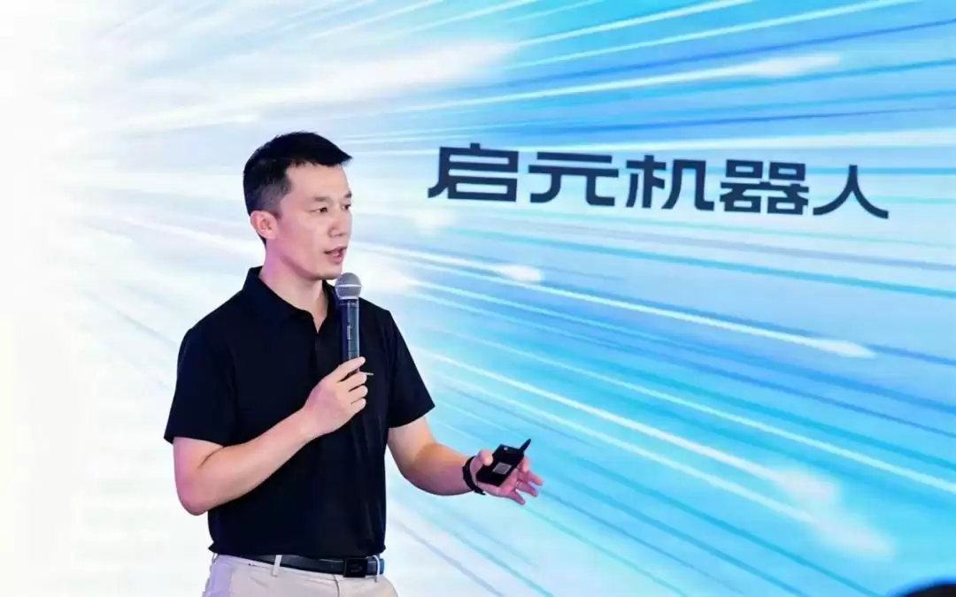 新质策源导刊：启元T1亮相WAIC 上纬新材以个人机器人抢占智能时代入口