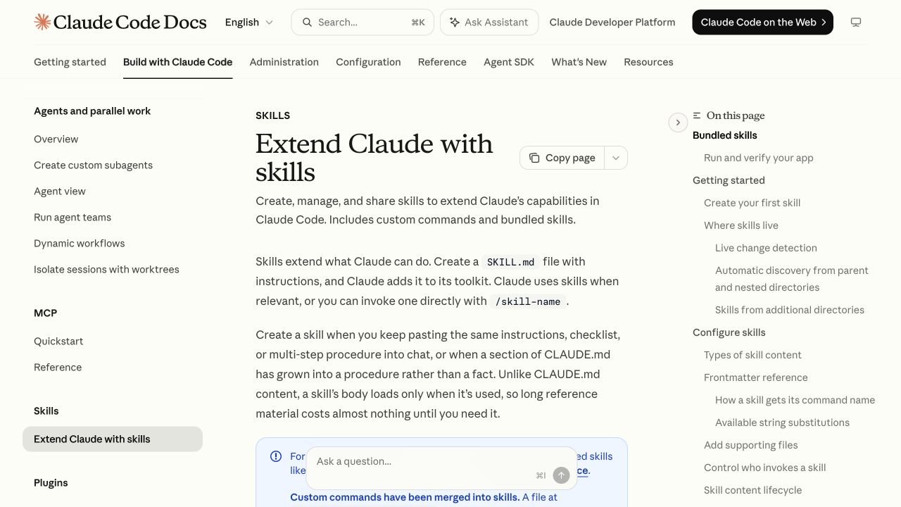 Claude Code 官方 Skills 文档首页,显示 SKILL.md 与斜杠调用方式
