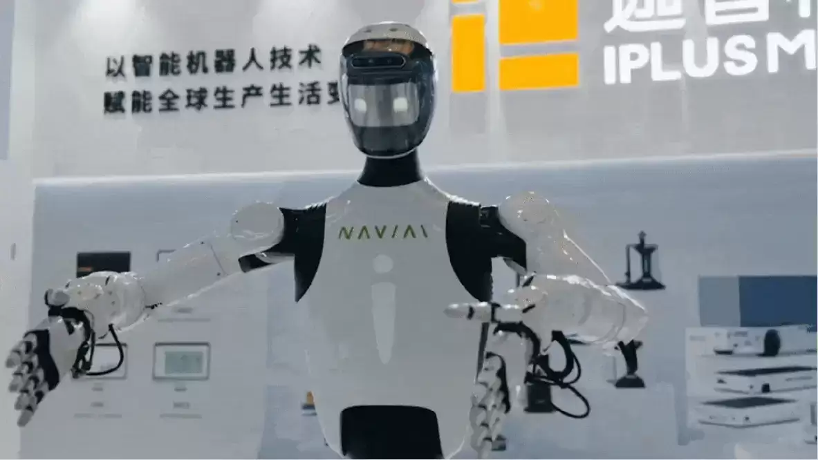 浙江人形登场 WAIC：具身智能驱动 NAVIAI 与 AMR 实现集群调度作业