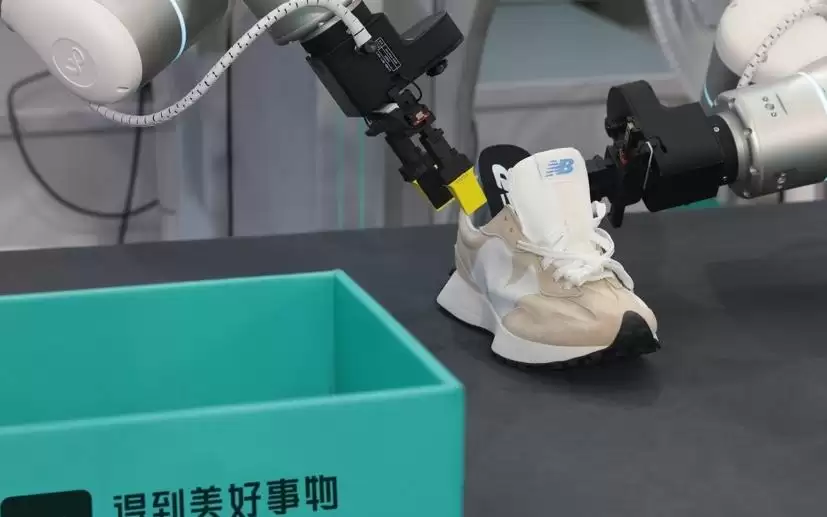 得物、B站、瑞幸集体“跨界”WAIC：上海拿下AI“商业化第一站”