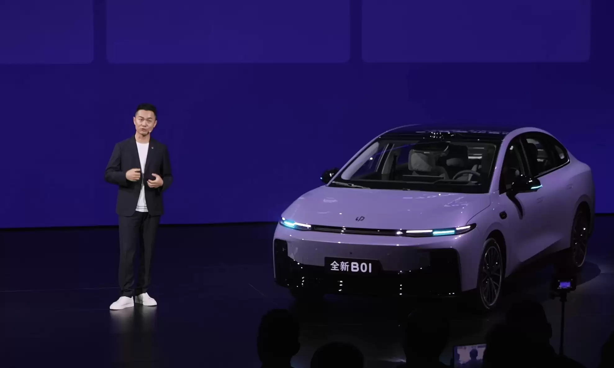 零跑B01/B10上市：9.58万起！800V+零重力座椅刷新10万级标准
